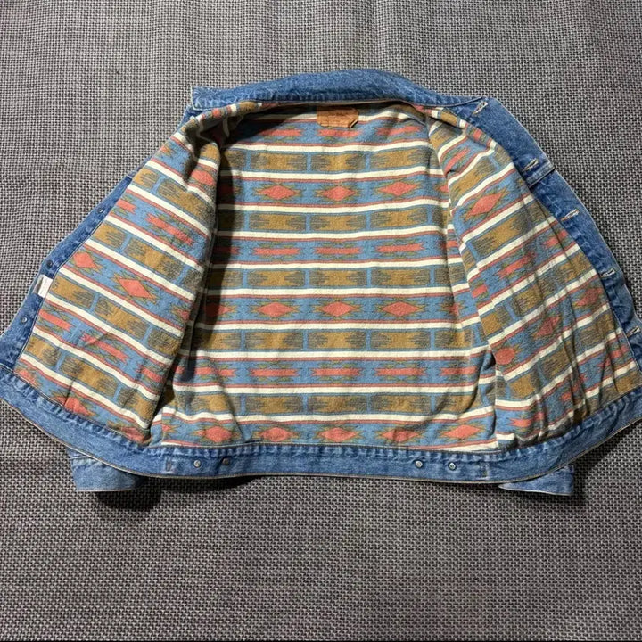 [SOLD OUT] 80s 빈티지 리바이스 트러커 자켓 3세대 L 나바호 블랭킷