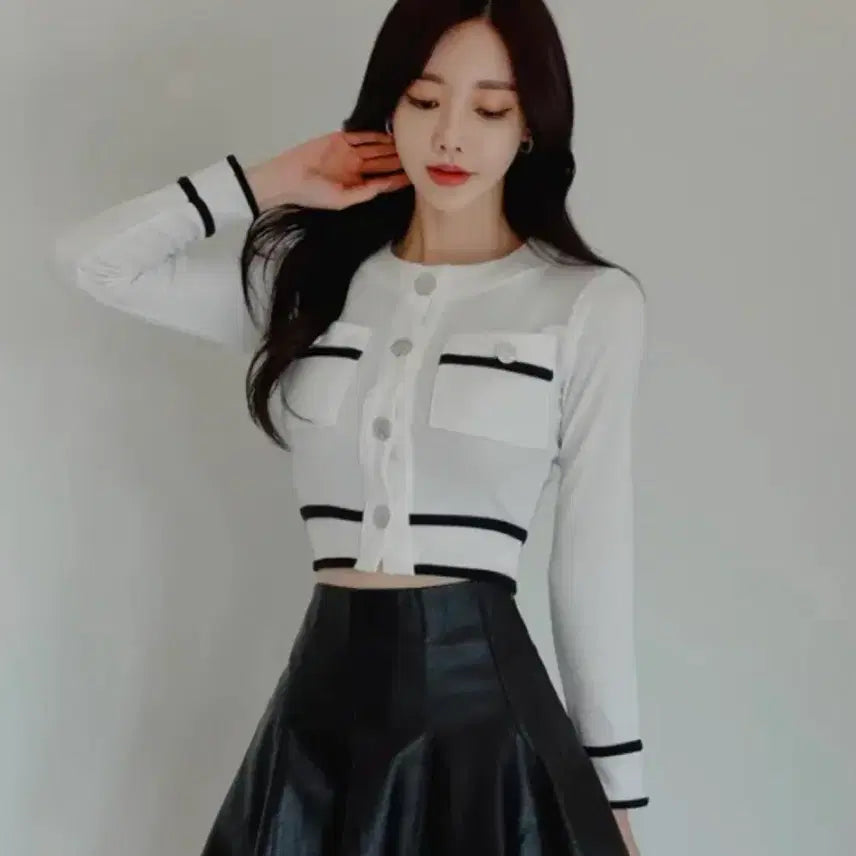 [BUNJANG] White Color Block Cropped Cardigan / 화이트 배색 크롭 가디건