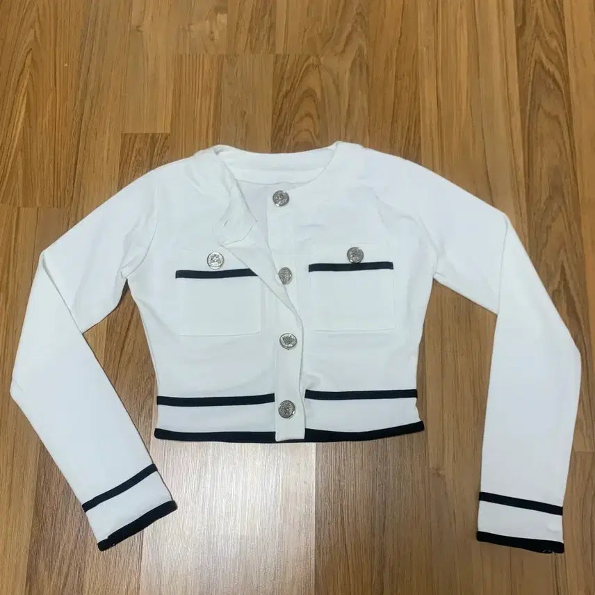 [BUNJANG] White Color Block Cropped Cardigan / 화이트 배색 크롭 가디건