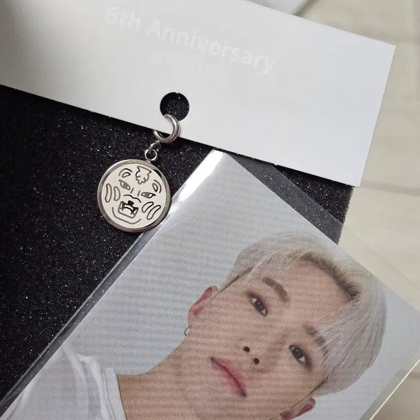 [BUNJANG] SEVENTEEN 6th Anniversary TOGETHER Hoshi Pendant + Photocard Set / 세븐틴 6주년 투게더 포카+팬던트 호시