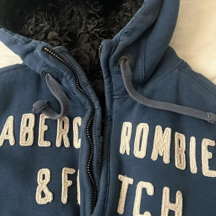 [BUNJANG] Abercrombie &amp; Fitch Wolfjaw Hoodie Navy M / 아베크롬비 울프죠 후드집업 네이비 M