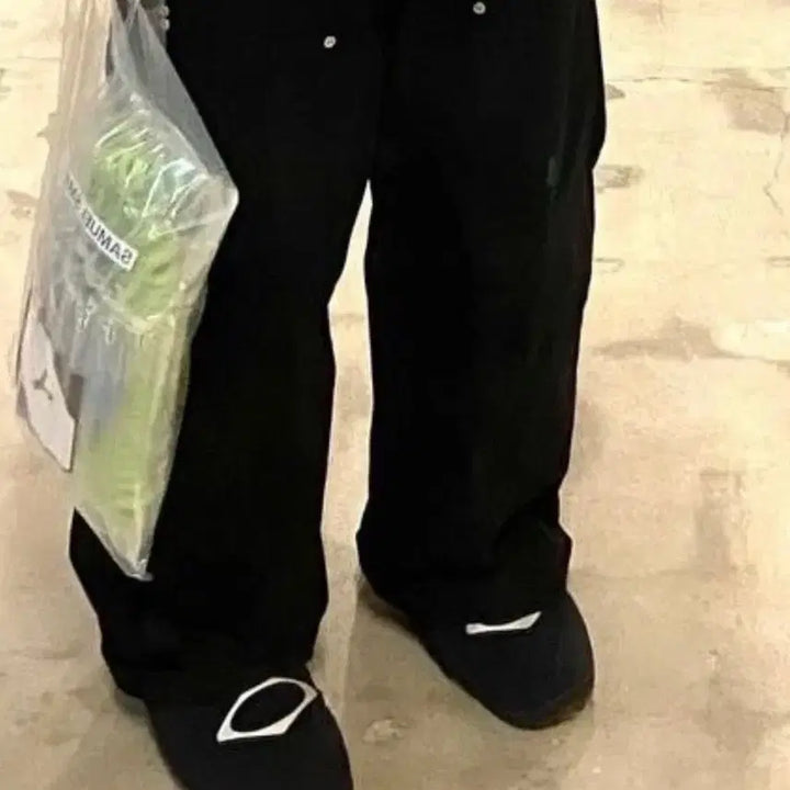 [BUNJANG] Mischief x Subu Puffer Slippers Black / 미스치프 x 수부 푸퍼 슬리퍼 블랙