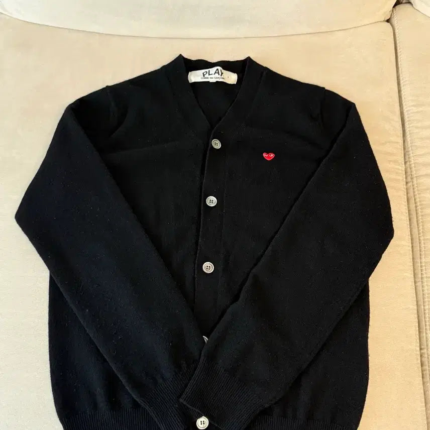 [BUNJANG] Comme des Garcons V-Neck Cardigan Black Small Heart / (M) 꼼데가르송 브이넥 가디건 블랙 스몰하트 100사이즈 백화점구매