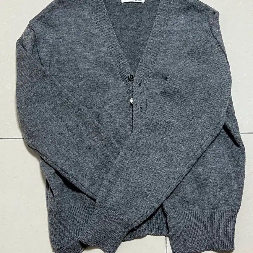 [BUNJANG] Gray V-Neck Cardigan / 회색 브이넥 가디건