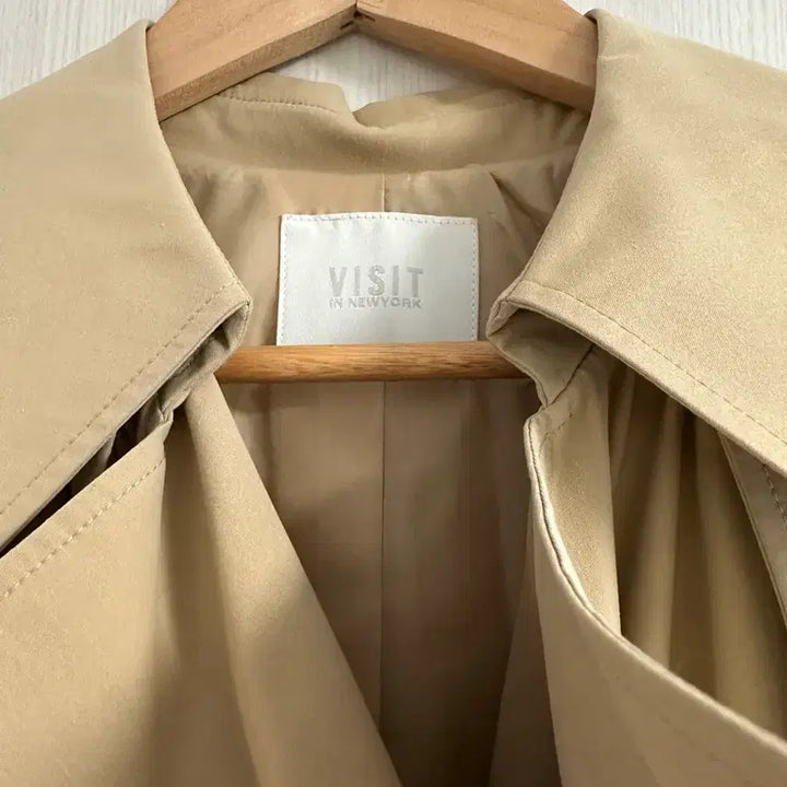 [BUNJANG] Visit in New York Beige Trench Coat / 비지트인뉴욕 베이지 트렌치 코트