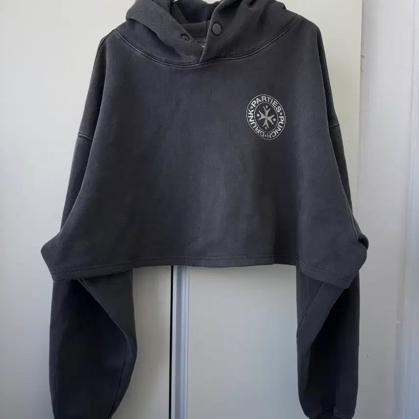 [BUNJANG] PUNCH DRUNK PARTIES Crop Hoodie (Dark Gray) / 펀치드렁크파티즈 크롭 후드티 (다크그레이) PUNCH DRUNK PART