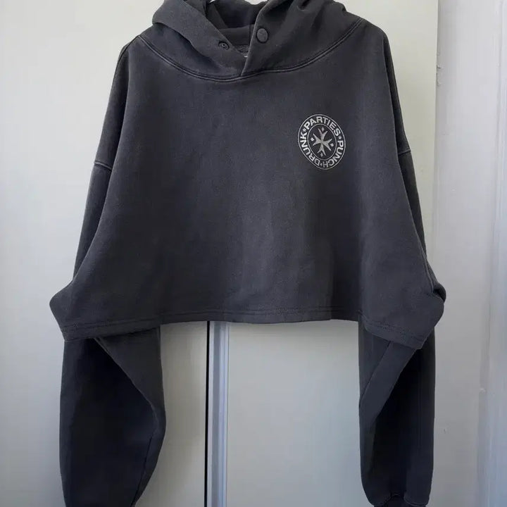 [BUNJANG] PUNCH DRUNK PARTIES Crop Hoodie (Dark Gray) / 펀치드렁크파티즈 크롭 후드티 (다크그레이) PUNCH DRUNK PART