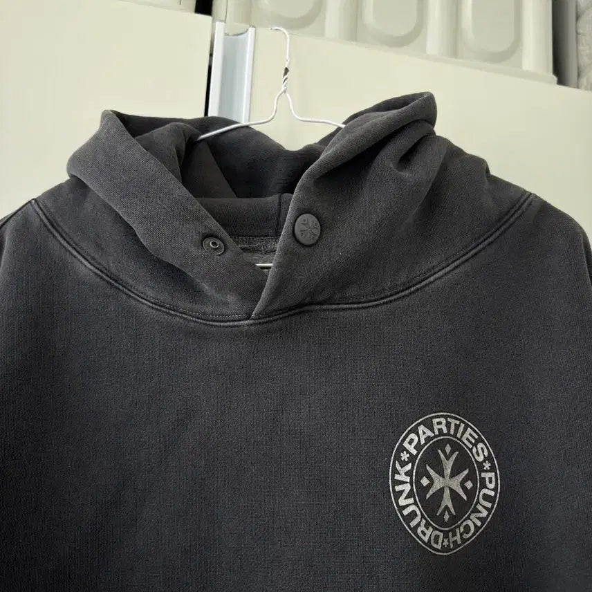 [BUNJANG] PUNCH DRUNK PARTIES Crop Hoodie (Dark Gray) / 펀치드렁크파티즈 크롭 후드티 (다크그레이) PUNCH DRUNK PART