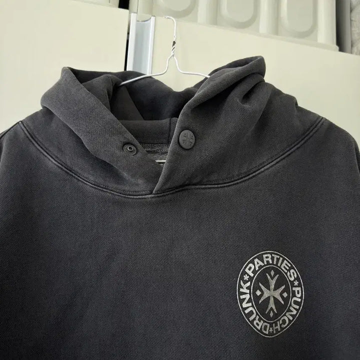 [BUNJANG] PUNCH DRUNK PARTIES Crop Hoodie (Dark Gray) / 펀치드렁크파티즈 크롭 후드티 (다크그레이) PUNCH DRUNK PART