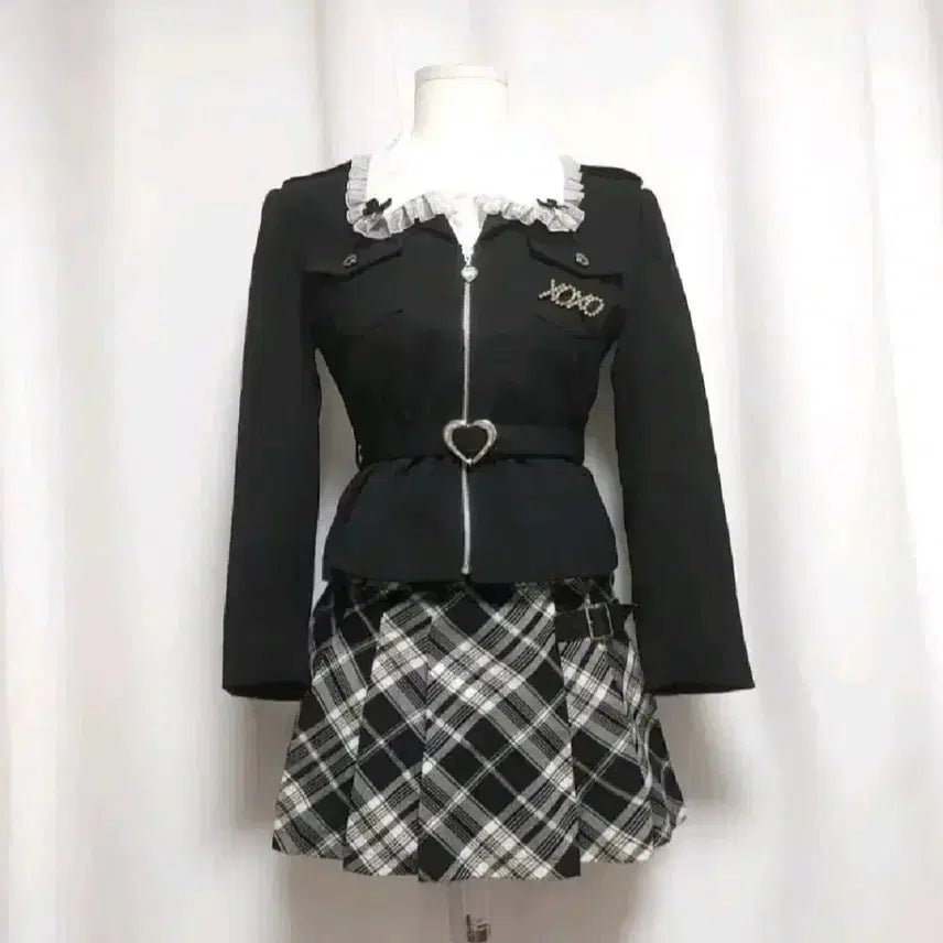 [BUNJANG] Vintage Y2K Jacket with Brooch and Belt / 빈티지 자켓 y2k