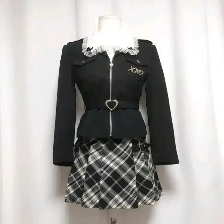 [BUNJANG] Vintage Y2K Jacket with Brooch and Belt / 빈티지 자켓 y2k