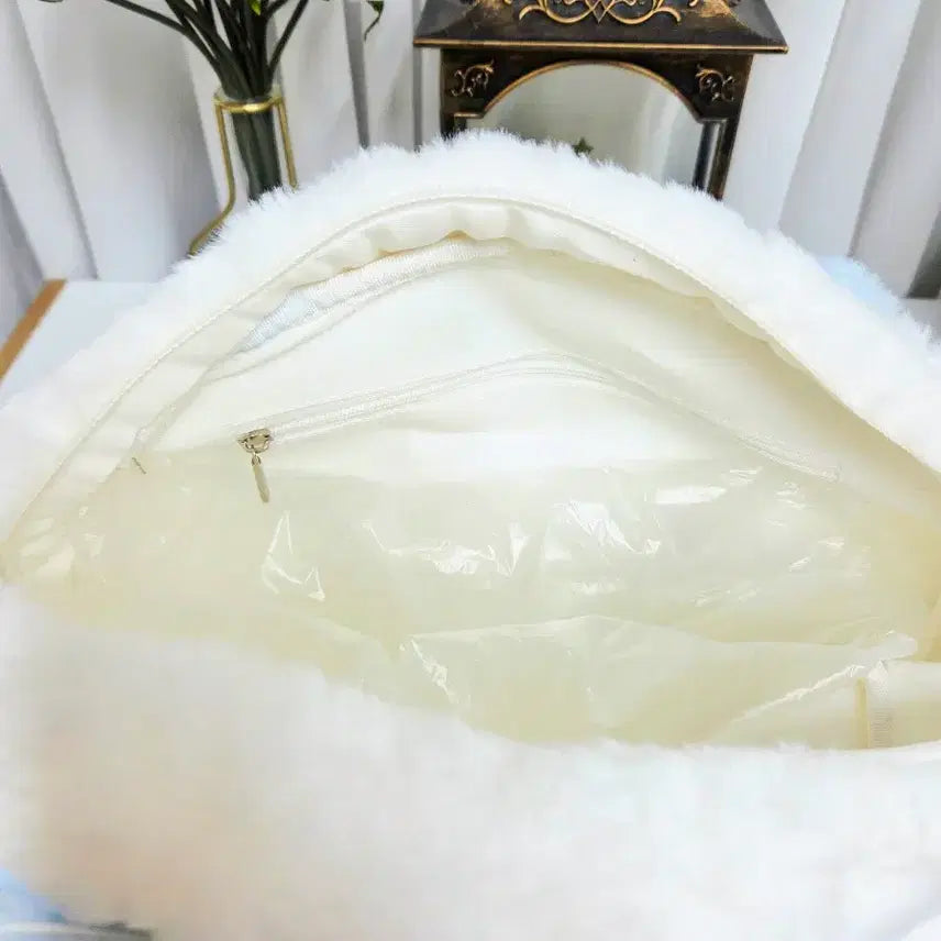 [BUNJANG] Sanrio Cinnamoroll &amp; Kuromi Face Fur Shoulder Bag / 산리오 시나모롤,쿠로미 얼굴 털 가방 숄더백 새상품