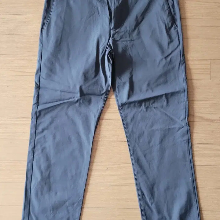 [BUNJANG] Theory Dark Gray Polyimide Trousers / 띠어리 바지