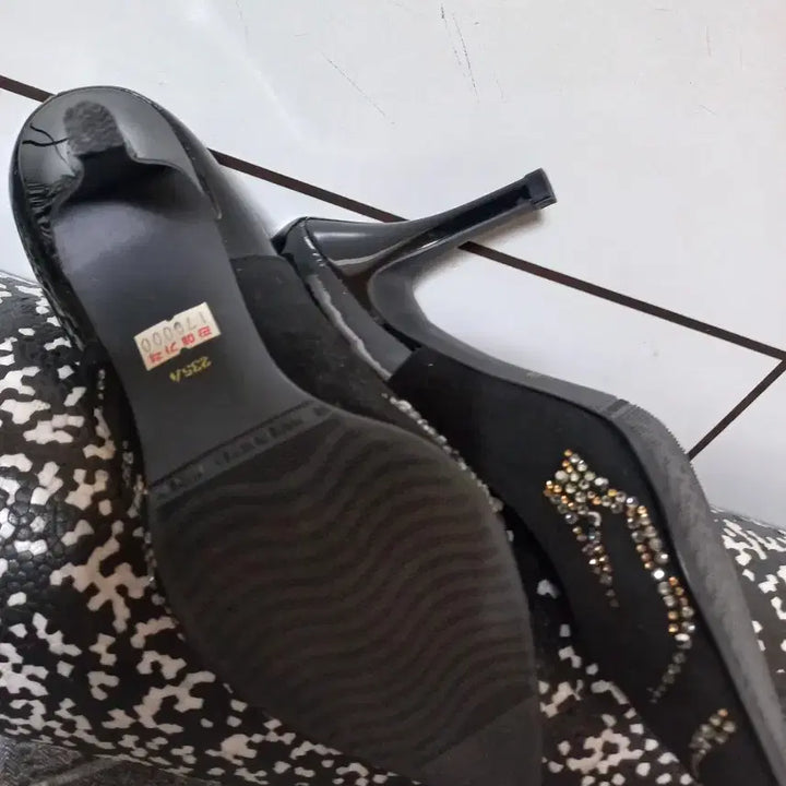 [BUNJANG] Black Suede/Enamel Cubic Embellished Women&