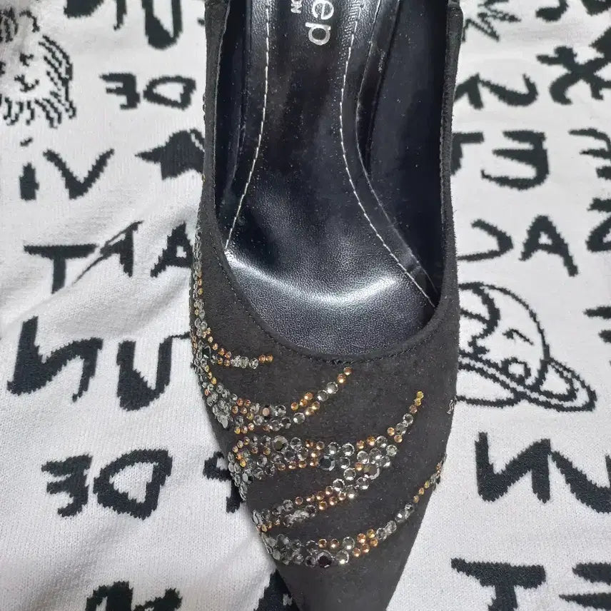 [BUNJANG] Black Suede/Enamel Cubic Embellished Women&