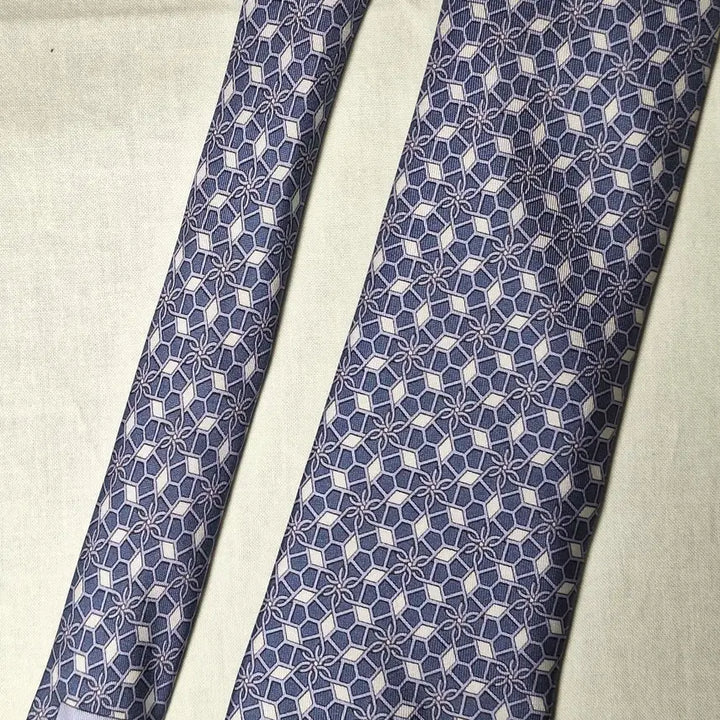 [BUNJANG] Hermès Blue Gray Hexagonal Diamond Pattern Silk Tie / 에르메스 블루그레이 육각격자 다이아패턴 실크 넥타이