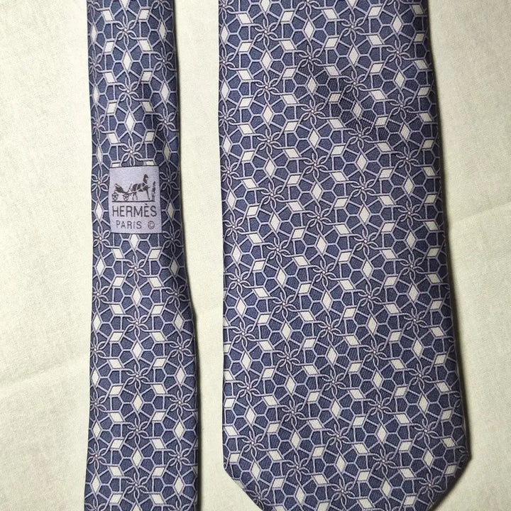[BUNJANG] Hermès Blue Gray Hexagonal Diamond Pattern Silk Tie / 에르메스 블루그레이 육각격자 다이아패턴 실크 넥타이