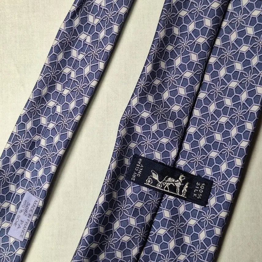 [BUNJANG] Hermès Blue Gray Hexagonal Diamond Pattern Silk Tie / 에르메스 블루그레이 육각격자 다이아패턴 실크 넥타이