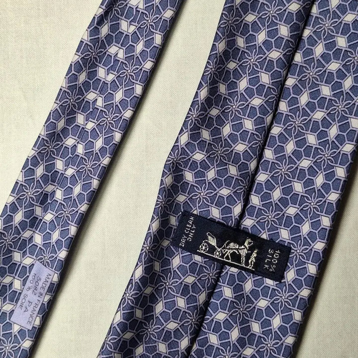 [BUNJANG] Hermès Blue Gray Hexagonal Diamond Pattern Silk Tie / 에르메스 블루그레이 육각격자 다이아패턴 실크 넥타이