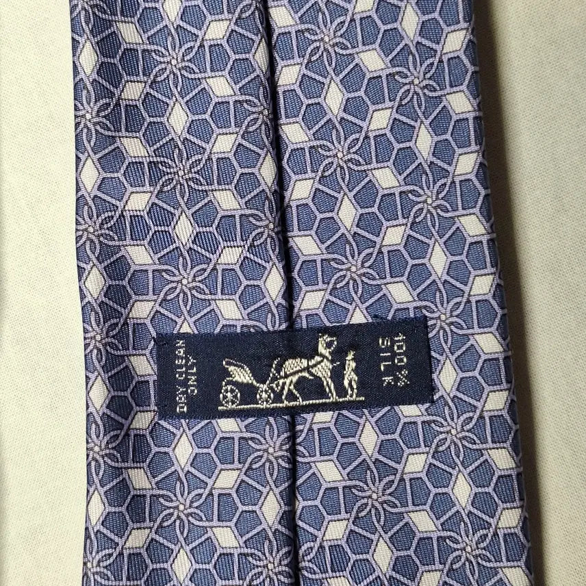 [BUNJANG] Hermès Blue Gray Hexagonal Diamond Pattern Silk Tie / 에르메스 블루그레이 육각격자 다이아패턴 실크 넥타이
