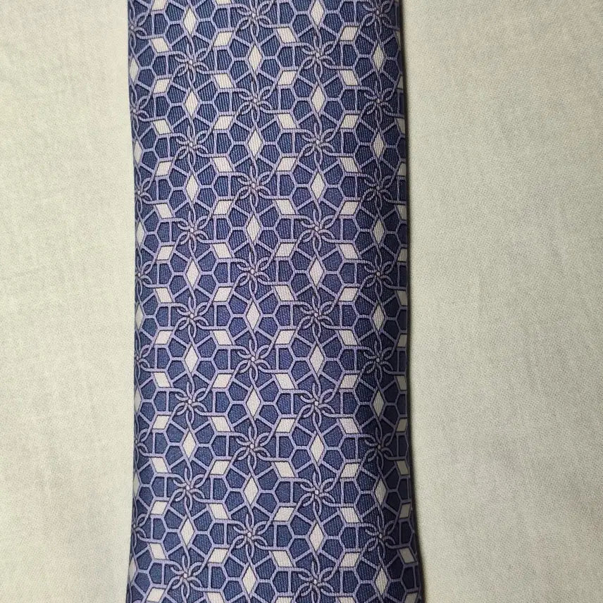 [BUNJANG] Hermès Blue Gray Hexagonal Diamond Pattern Silk Tie / 에르메스 블루그레이 육각격자 다이아패턴 실크 넥타이
