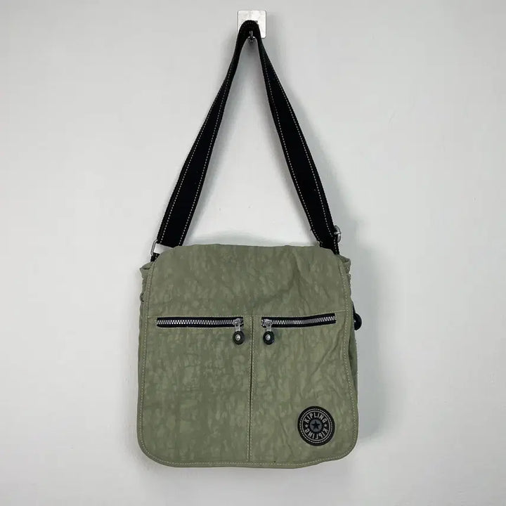 [BUNJANG] Kipling Khaki Two-Pocket Nylon Flap Crossbody Bag / 키플링 Kipling 카키 투포켓 나일론 플랩 크로스백