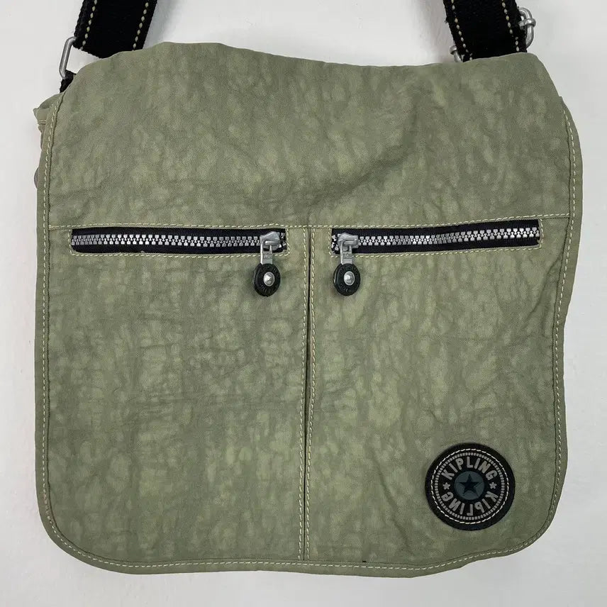 [BUNJANG] Kipling Khaki Two-Pocket Nylon Flap Crossbody Bag / 키플링 Kipling 카키 투포켓 나일론 플랩 크로스백