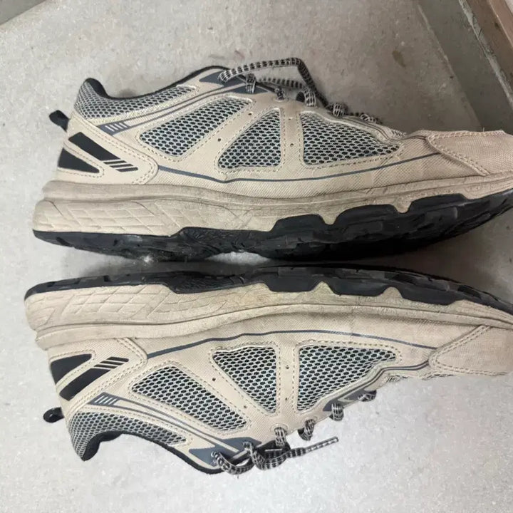 [BUNJANG] Asics Gel Venture Feather Grey Sneakers / 아식스 젤벤처 페더그레이 270