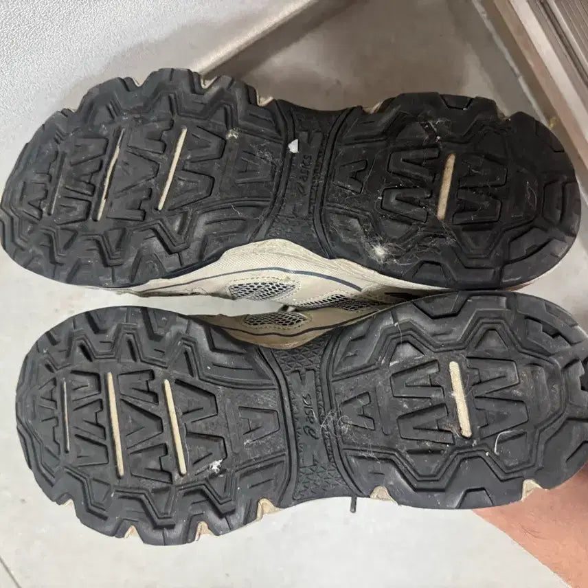 [BUNJANG] Asics Gel Venture Feather Grey Sneakers / 아식스 젤벤처 페더그레이 270