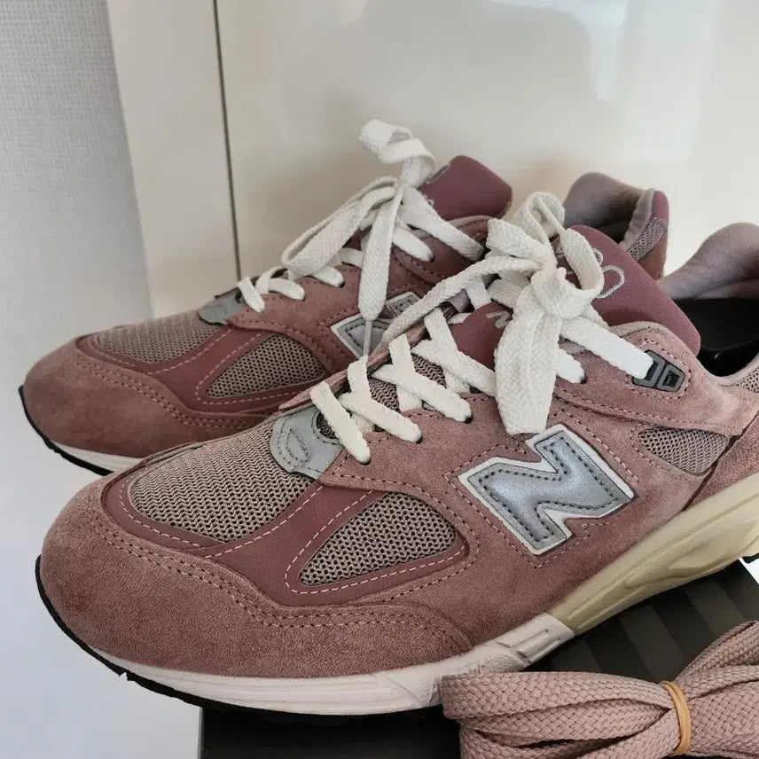 [BUNJANG] New Balance Kith M990 V2 Pink Sneakers / 뉴발란스 X kith m990 v2 핑크  280사이즈