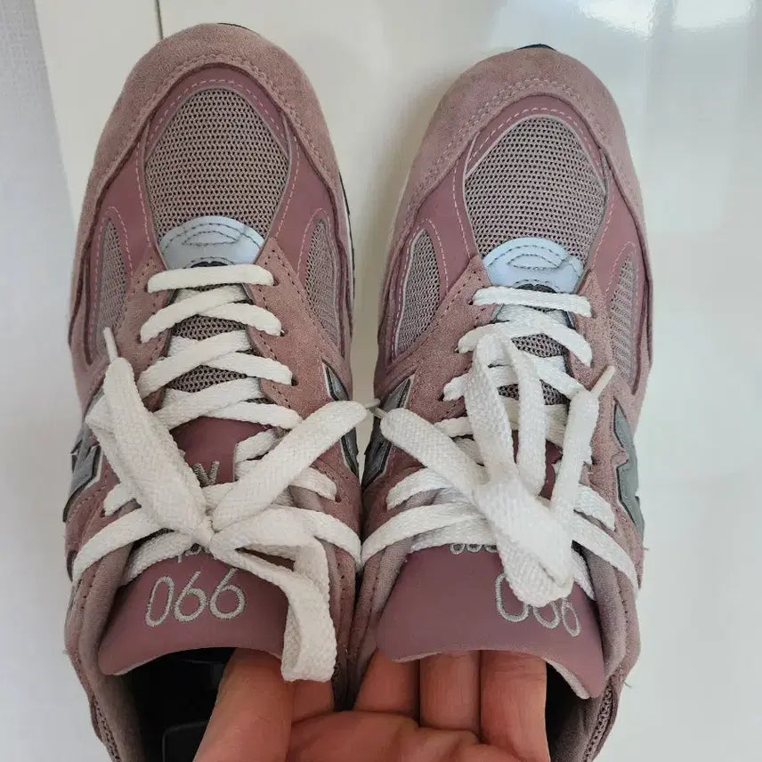 [BUNJANG] New Balance Kith M990 V2 Pink Sneakers / 뉴발란스 X kith m990 v2 핑크  280사이즈