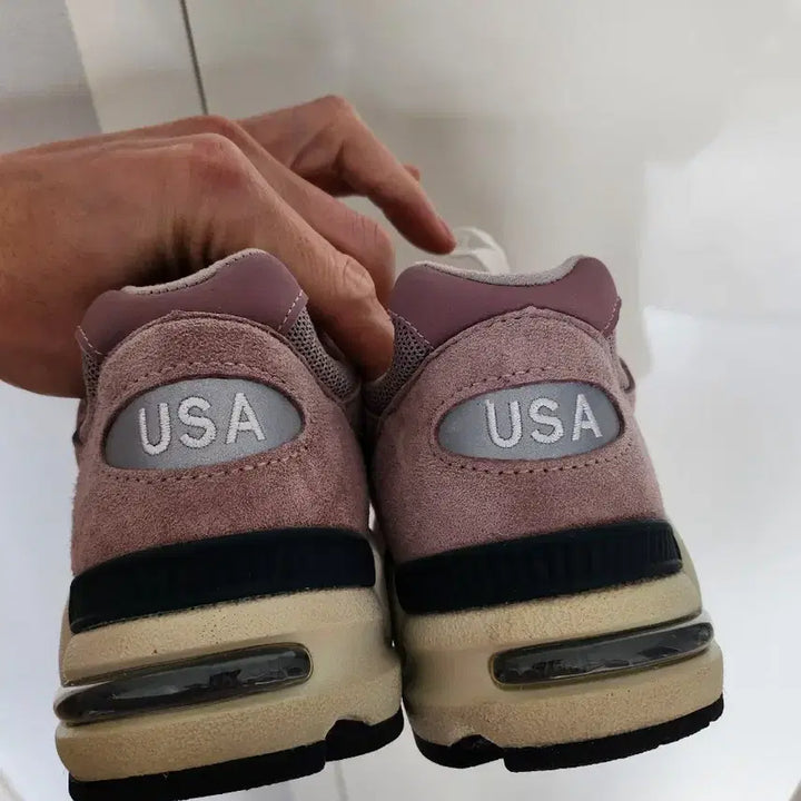 [BUNJANG] New Balance Kith M990 V2 Pink Sneakers / 뉴발란스 X kith m990 v2 핑크  280사이즈