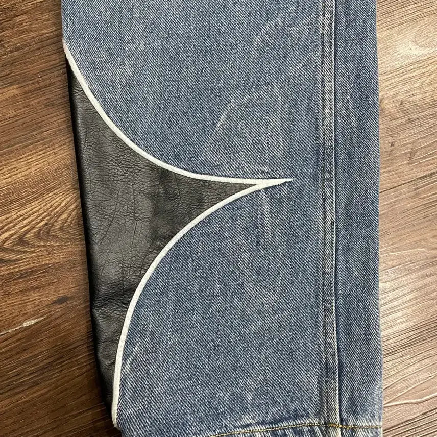 [BUNJANG] Thug Club Leather Washing Denim Pants / 떠그클럽 레더 워싱 데님 팬츠