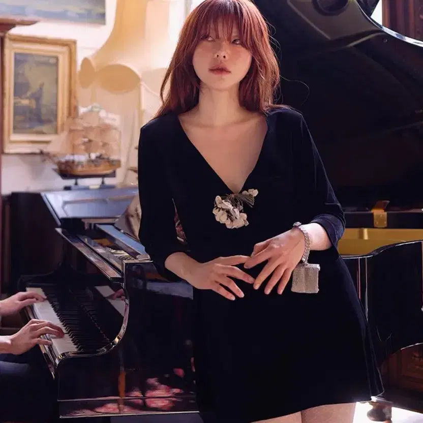 [BUNJANG] Freckle Velvet Deep V-neck Dress / 유일매물)프레클 벨벳 딥 브이넥 드레스