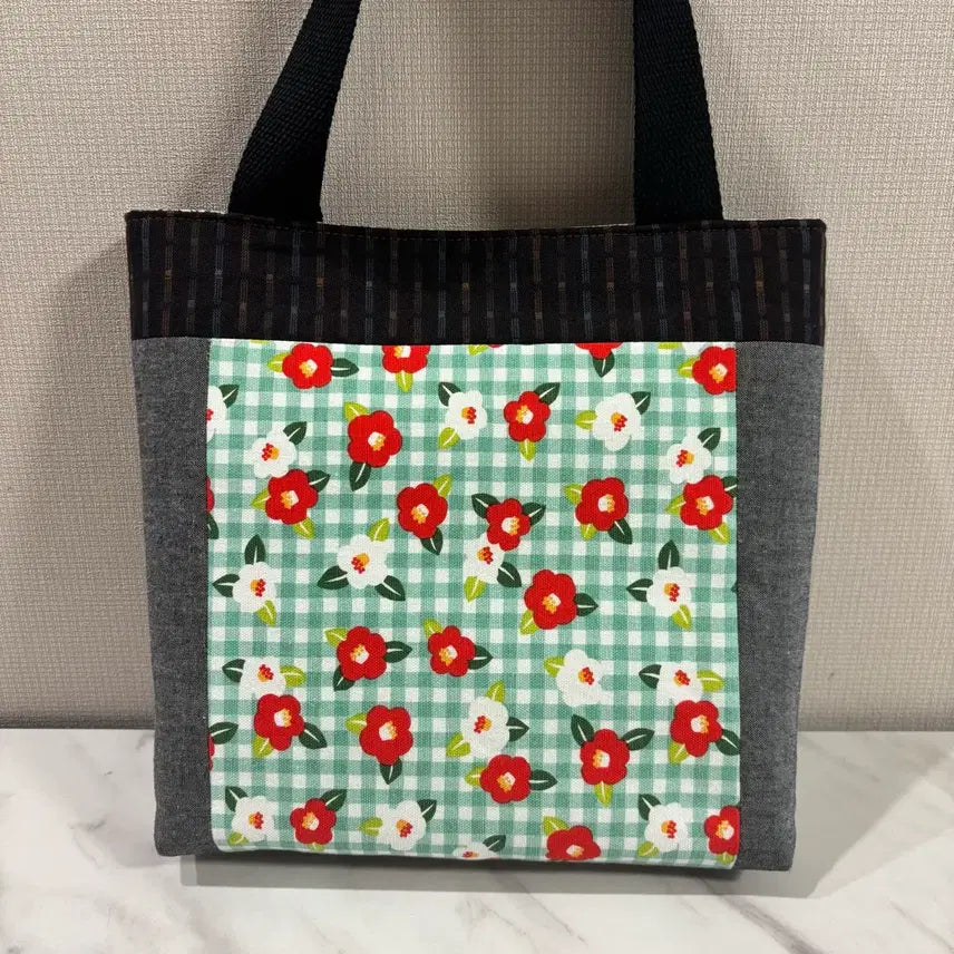 [BUNJANG] Quilted Camellia Tote Bag / 퀼트 동백꽃 토트백