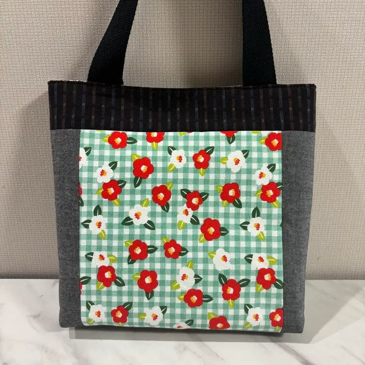 [BUNJANG] Quilted Camellia Tote Bag / 퀼트 동백꽃 토트백