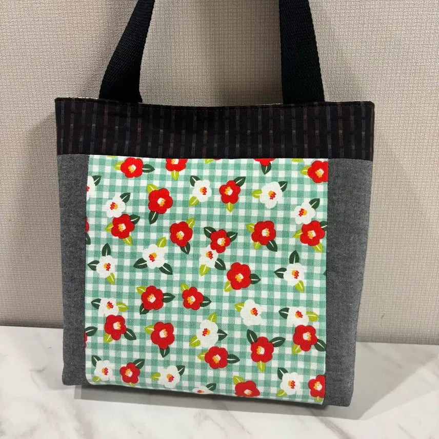 [BUNJANG] Quilted Camellia Tote Bag / 퀼트 동백꽃 토트백