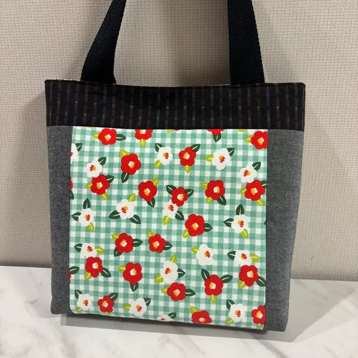 [BUNJANG] Quilted Camellia Tote Bag / 퀼트 동백꽃 토트백