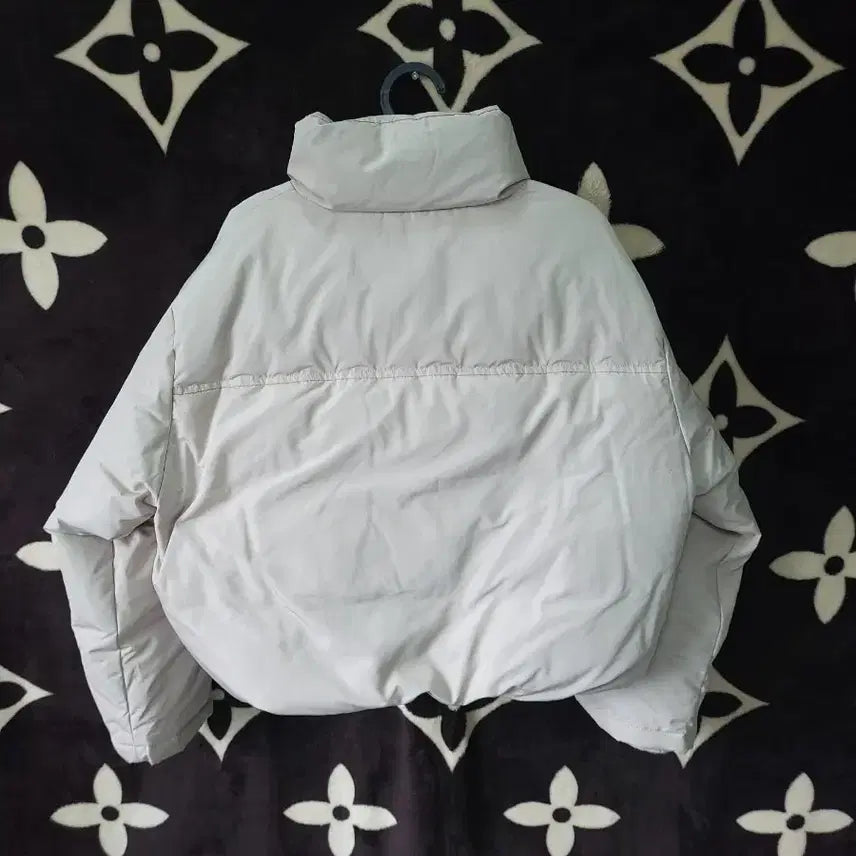 [SOLD OUT] 라인어디션 크롭 하이넥 구스다운 패딩 55 연베이지