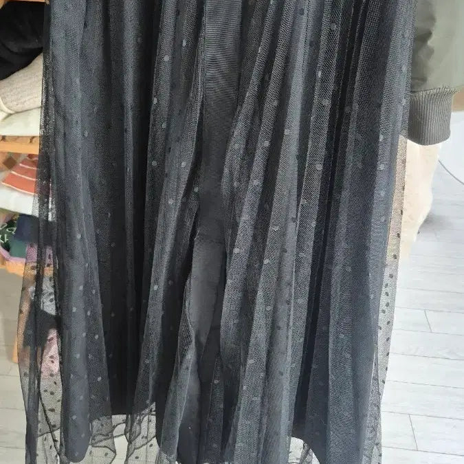 [SOLD OUT] 블랙 샤 올밴딩 도트 스커트