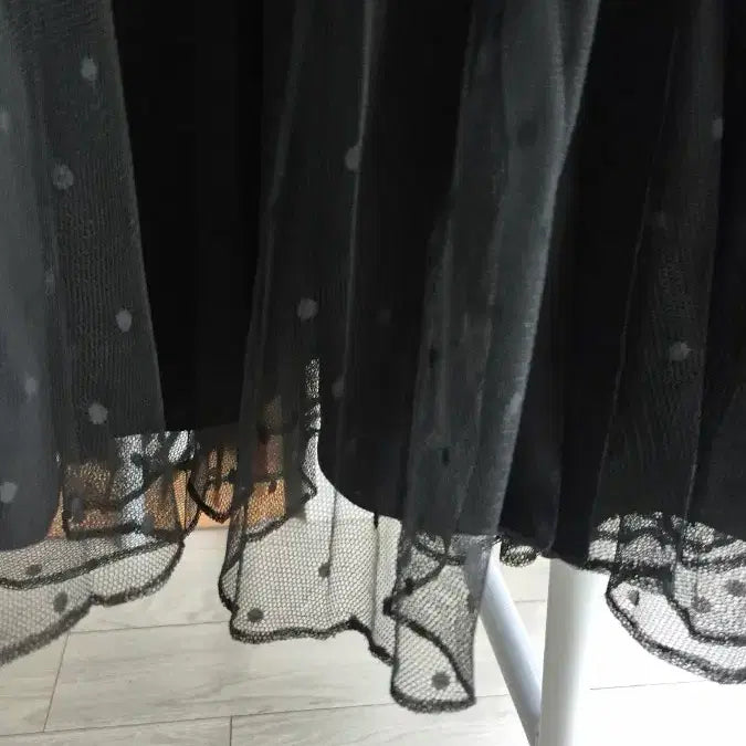 [SOLD OUT] 블랙 샤 올밴딩 도트 스커트