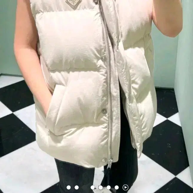 [BUNJANG] Unbranded Ivory Padded Vest / 패딩조끼 아이보리