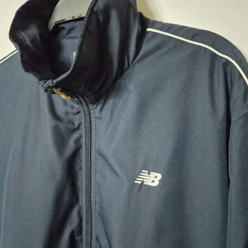 [BUNJANG] New Balance Navy Running Windbreaker Jacket / 뉴발란스 네이비 바람막이 러닝 점퍼