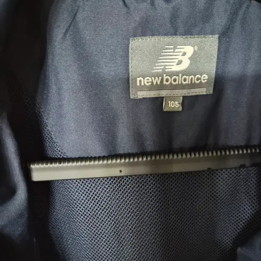 [BUNJANG] New Balance Navy Running Windbreaker Jacket / 뉴발란스 네이비 바람막이 러닝 점퍼
