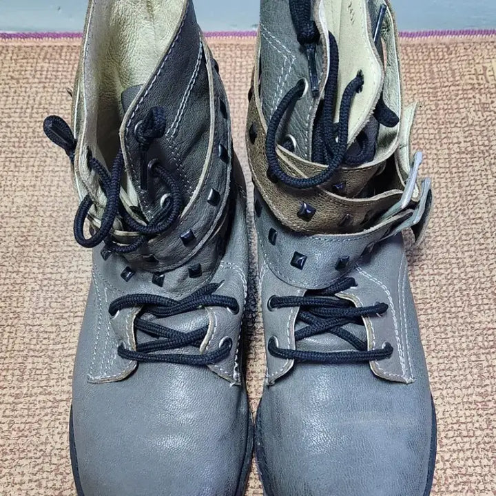 [BUNJANG] Studded Lace-up Ankle Boots / 스터드 장식 레이스업 워커 부츠