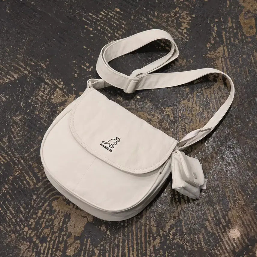 [BUNJANG] Kangol Essential RC Flap Crossbody Bag / 캉골 에센셜 RC 플랩 크로스백