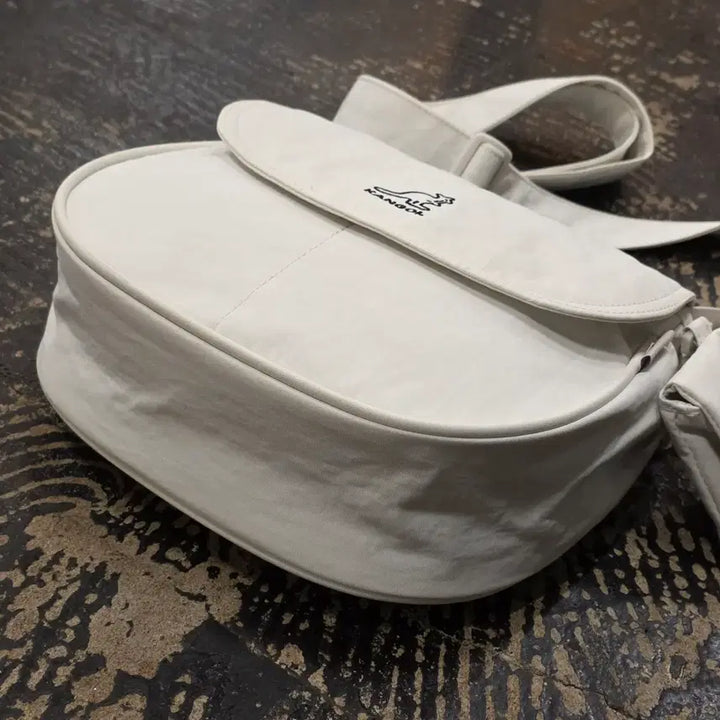 [BUNJANG] Kangol Essential RC Flap Crossbody Bag / 캉골 에센셜 RC 플랩 크로스백