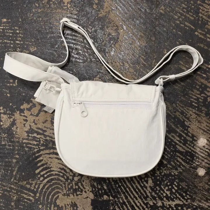 [BUNJANG] Kangol Essential RC Flap Crossbody Bag / 캉골 에센셜 RC 플랩 크로스백