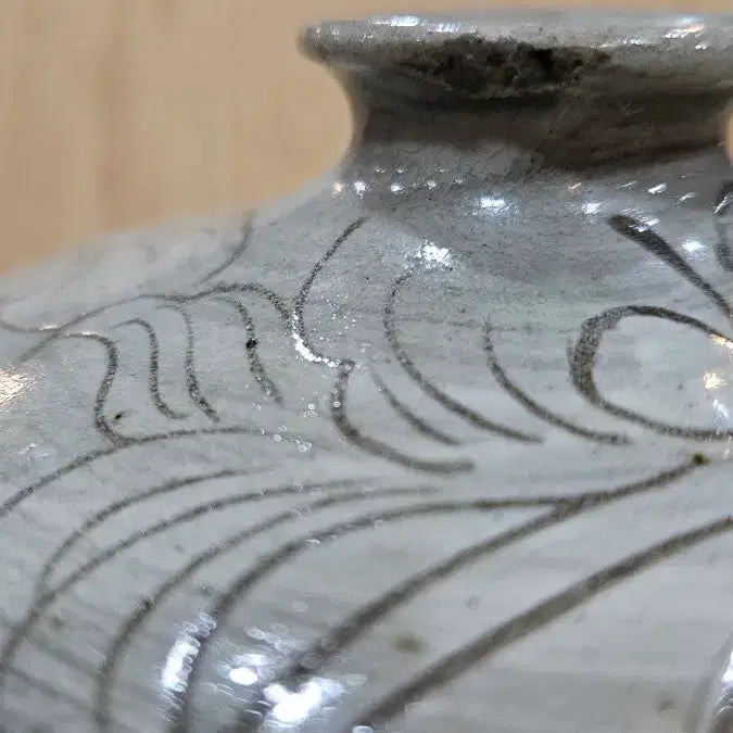 [BUNJANG] Joseon Dynasty Buncheong Ware Lotus Design Angyeong Bottle / 골동품조선분청사기연화문앵병