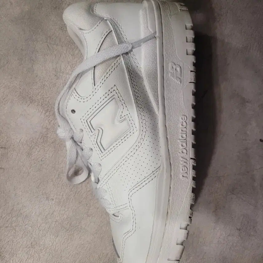 [BUNJANG] New Balance White Sneakers (230) / 뉴발란스 흰색 스니커즈 운동화(230)